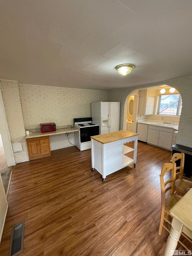 621 6th St, Sparks, NV 89431 - photo 3