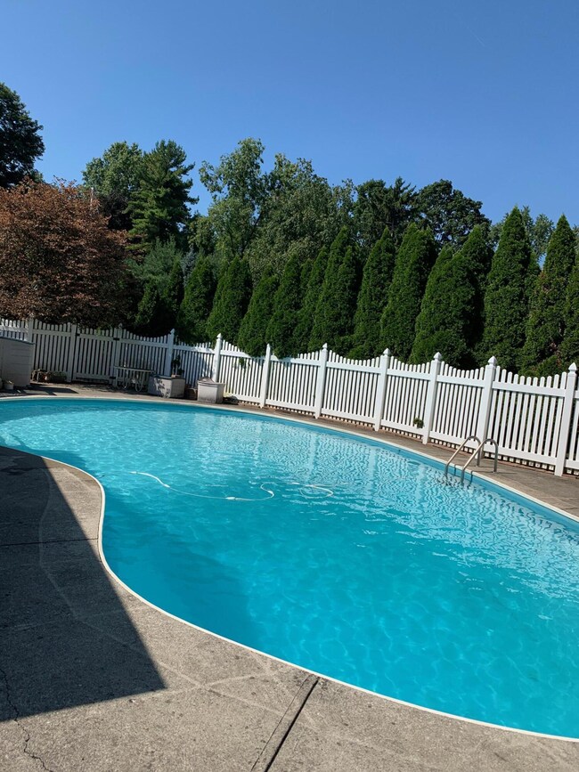 5063 Sharon Hill Dr, Columbus, OH 43235 - photo 3