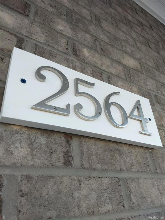 2564 W Towne St, Ann Arbor, MI 48103 - photo 2