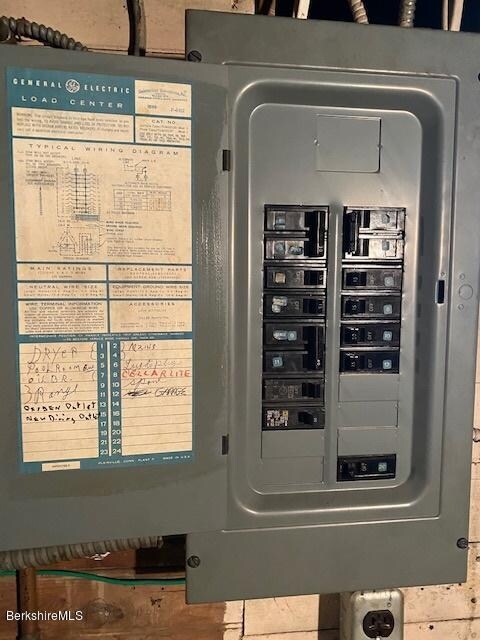 454 Hubbard Ave, Pittsfield, MA 01201 - photo 3