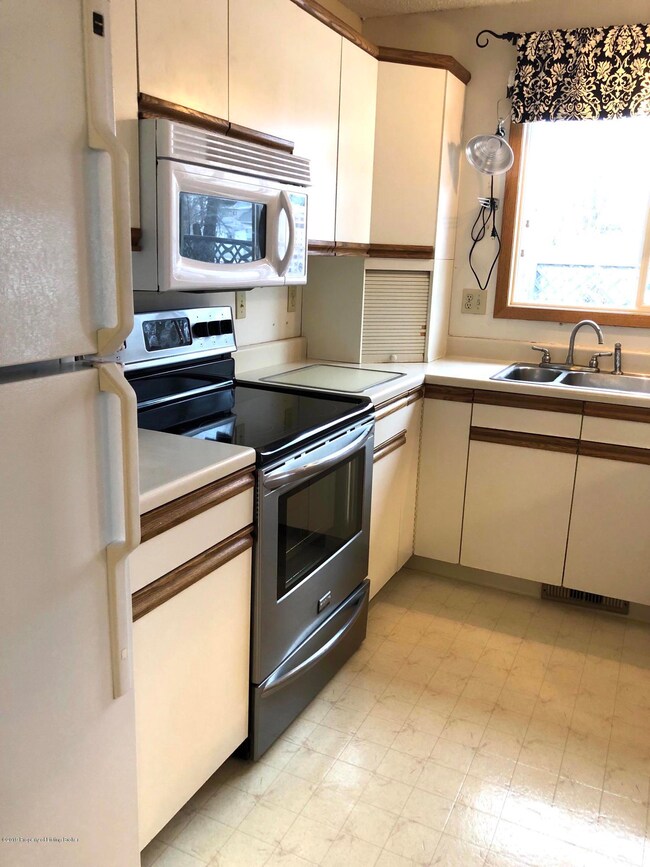 118 11th St W_7