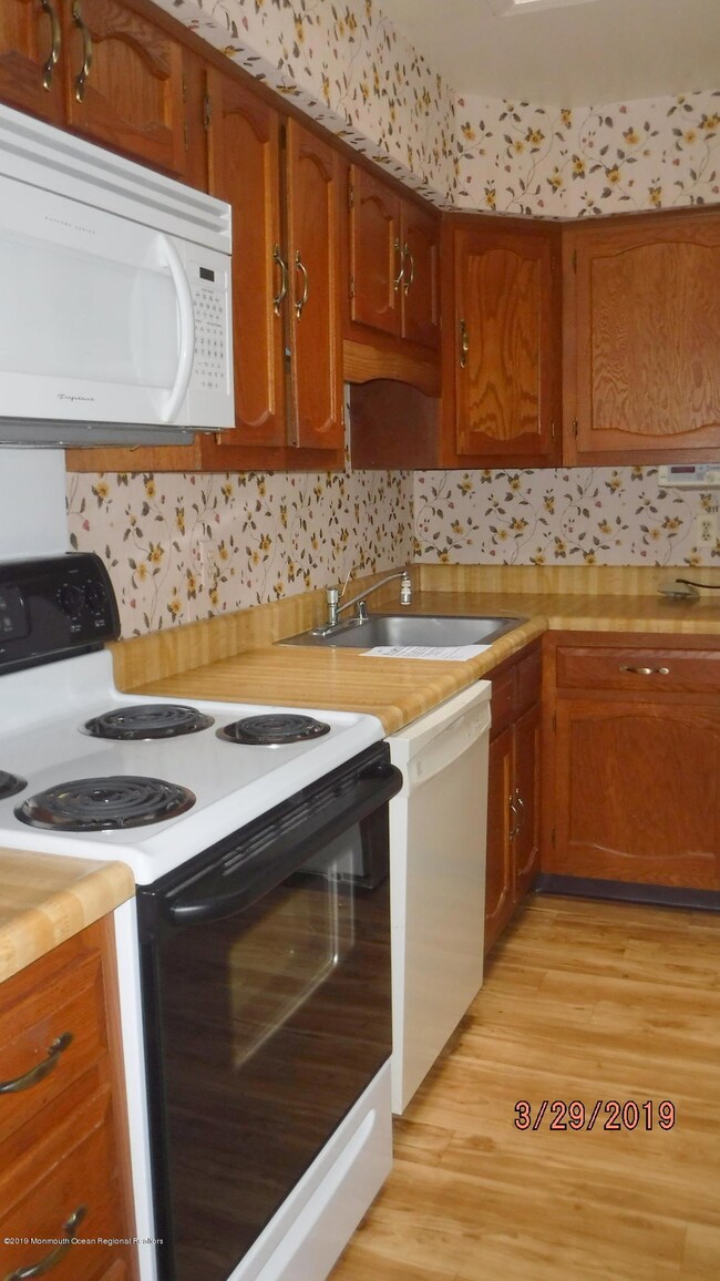 5 Medford Rd unit 61, Whiting, NJ 08759 - photo 4