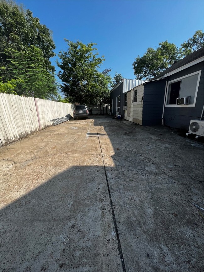 2909 King St unit C, Houston, TX 77026 - photo 3