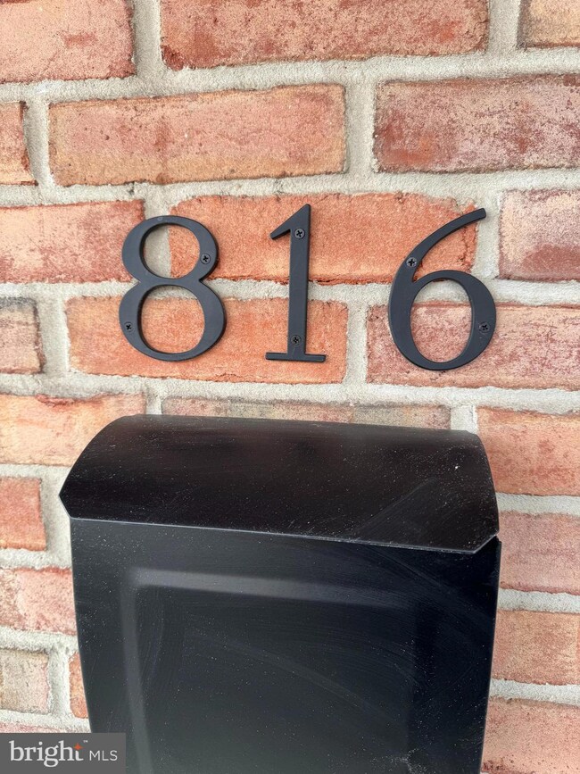 816 W 3rd St, Hazleton, PA 18201 - photo 2