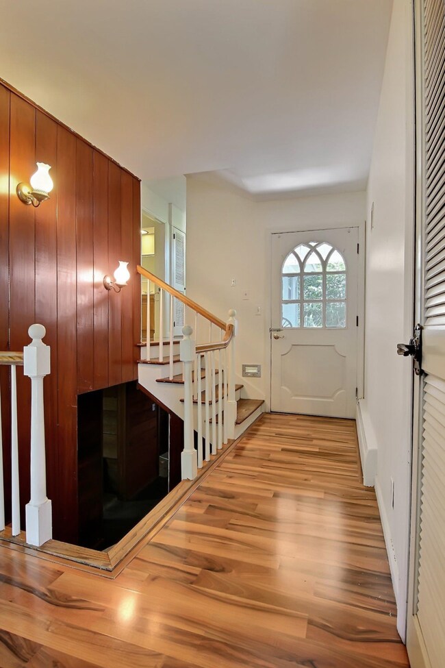 636 E Burrell Dr, Crown Point, IN 46307 - photo 5