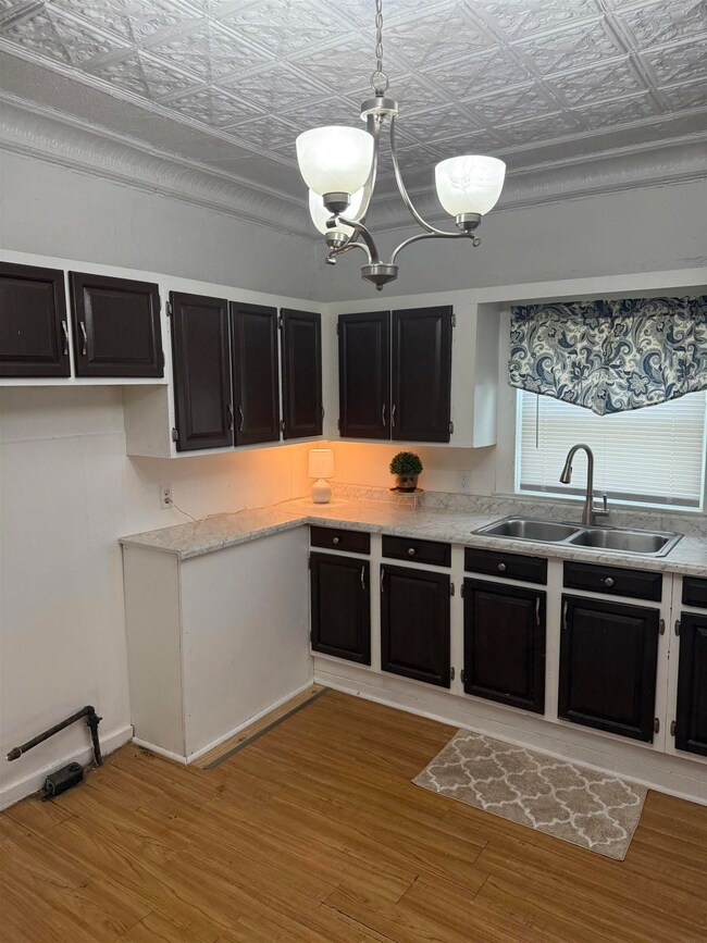 448 Cherry St, Waterloo, IA 50703 - photo 5