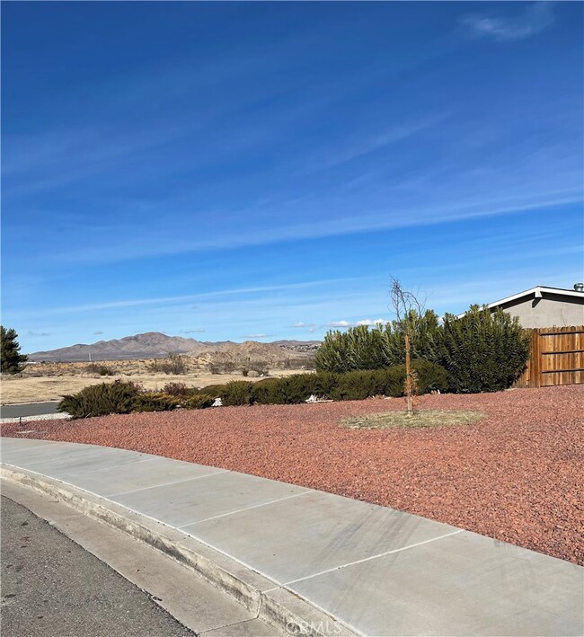 14463 Holly Dr, Victorville, CA 92395 - photo 6