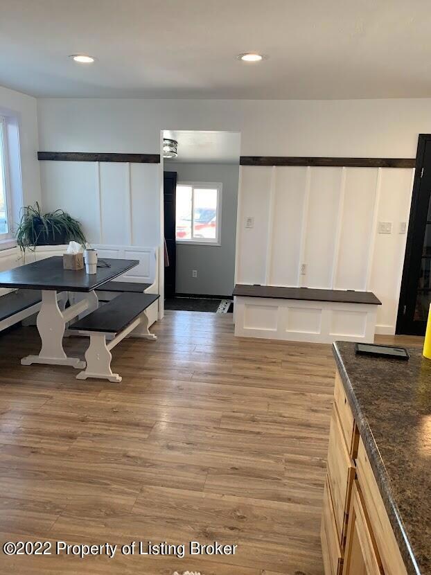 8313 Entry to kitchen