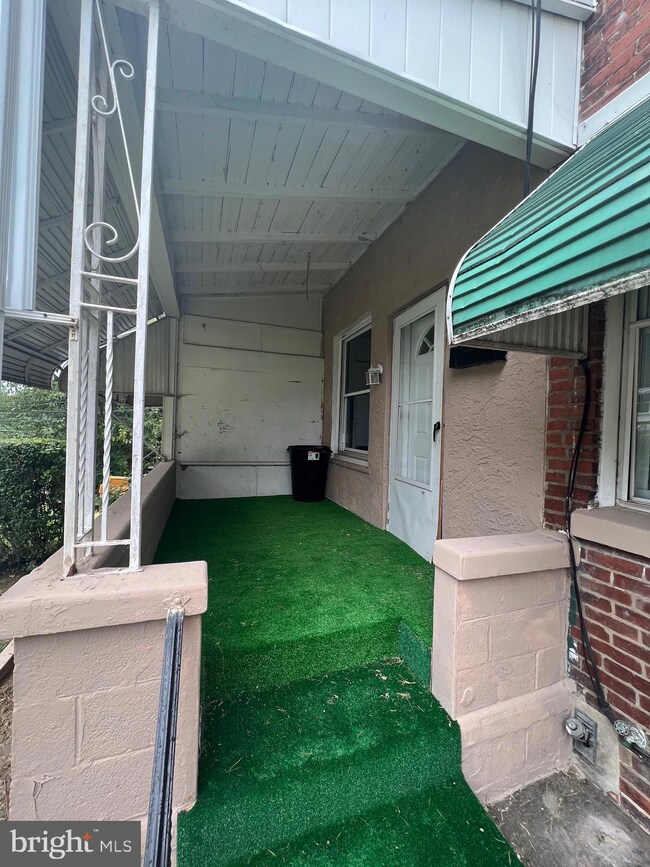 213 Hamilton Ave, Darby, PA 19023 - photo 2