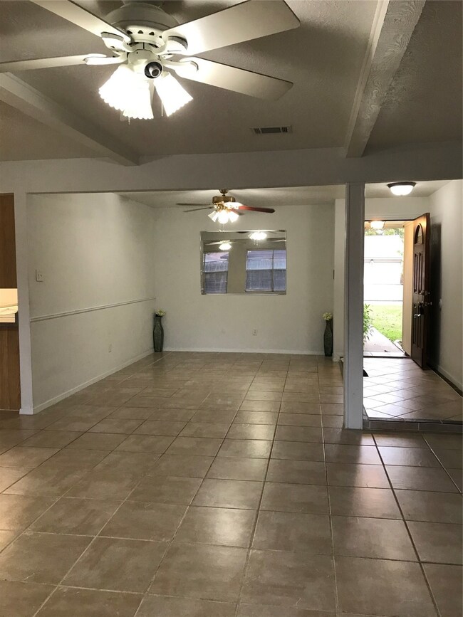 16450 Hibiscus Ln, Friendswood, TX 77546 - photo 3