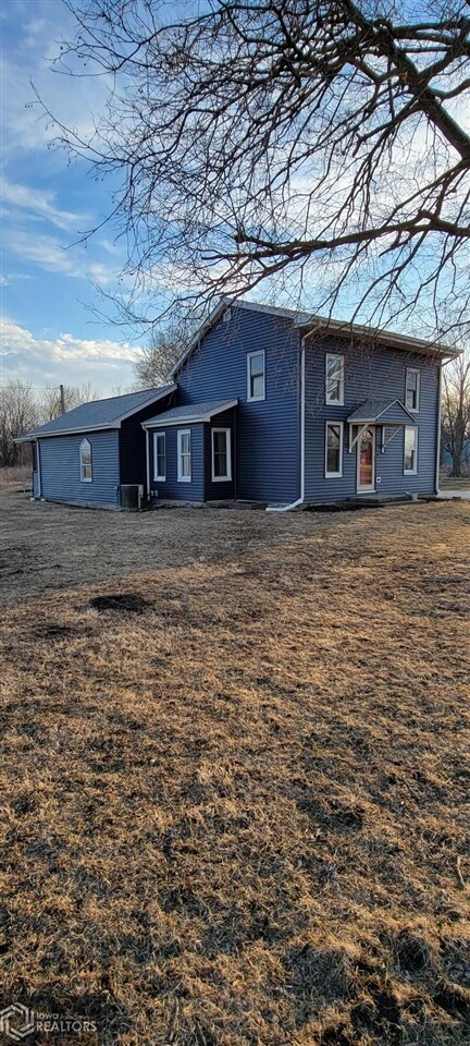208 Park Ave, Denmark, IA 52624 - photo 2