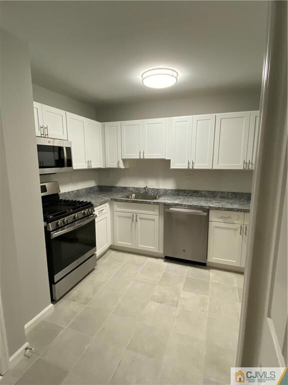 738 Cricket Ln, Woodbridge, NJ 07095 - photo 3