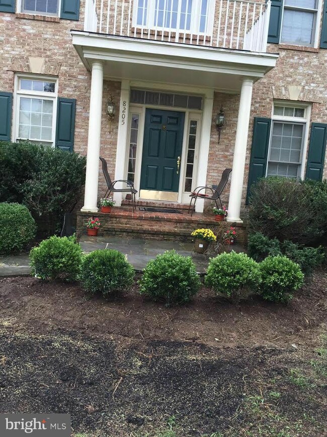 8205 Westwood Mews Ct, Vienna, VA 22182 - photo 3