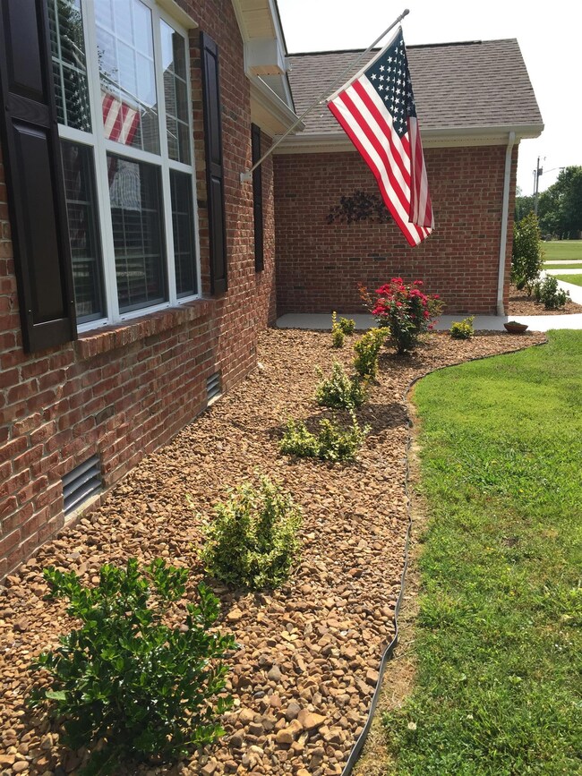 180 Regalwood Dr, Manchester, TN 37355 - photo 3