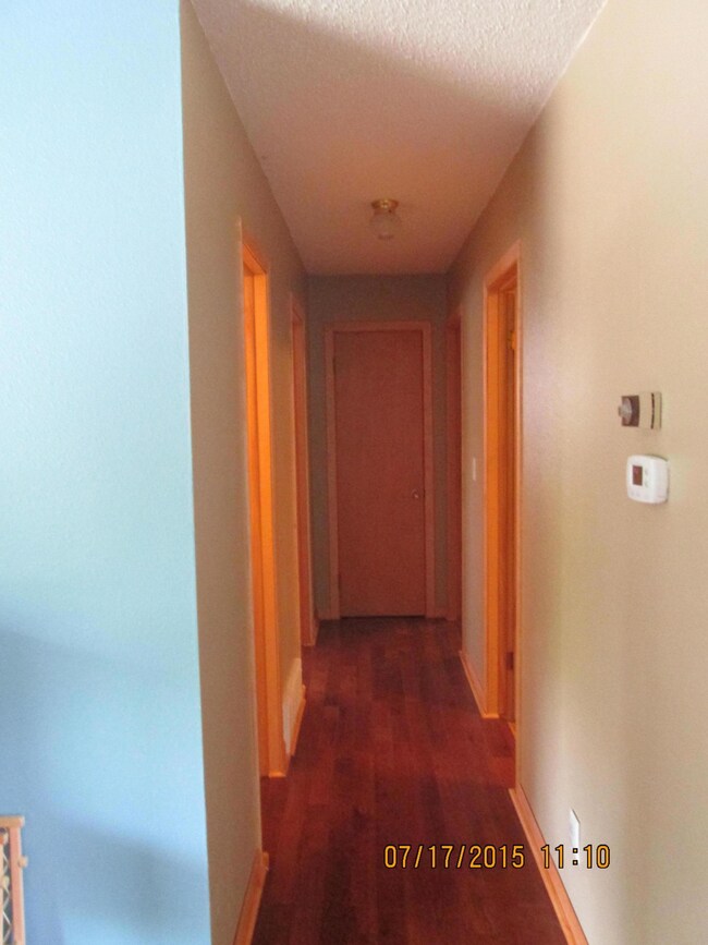 Hallway<|><|>