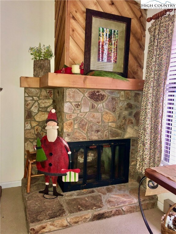 Gas Log Fireplace - Vented