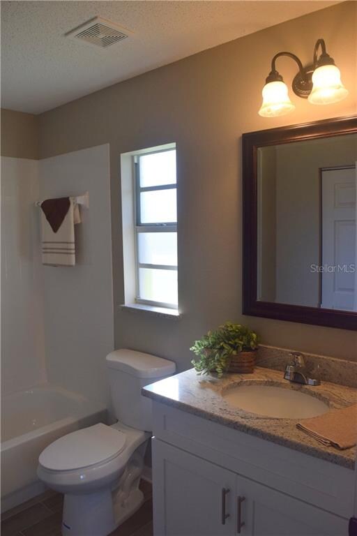 38940 Carr Dr, Zephyrhills, FL 33540 - photo 4