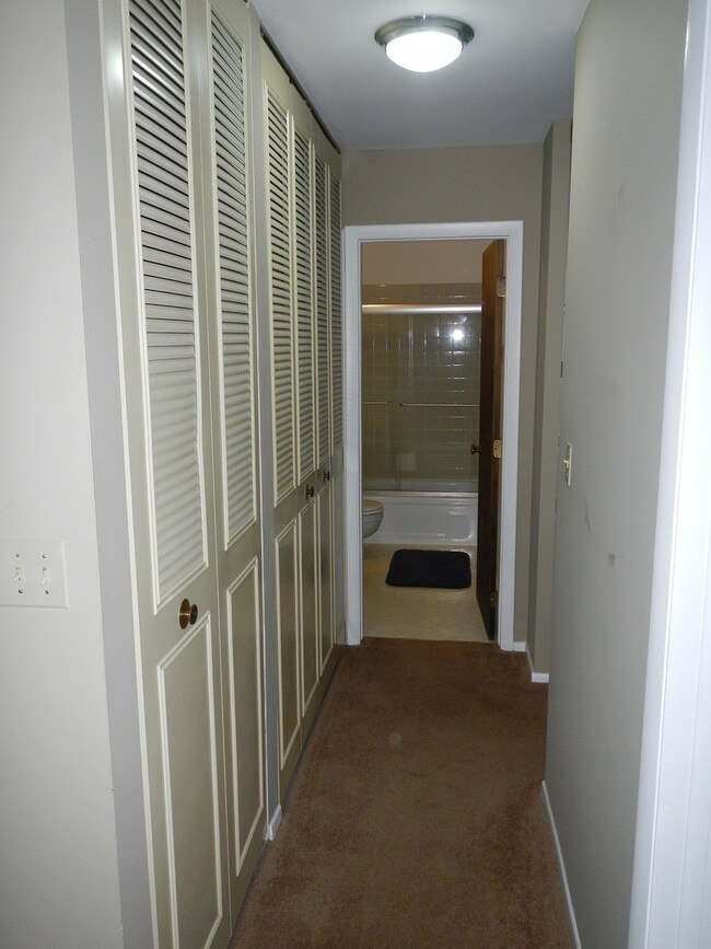 1575 Perry Ct unit B, Aurora, IL 60505 - photo 6