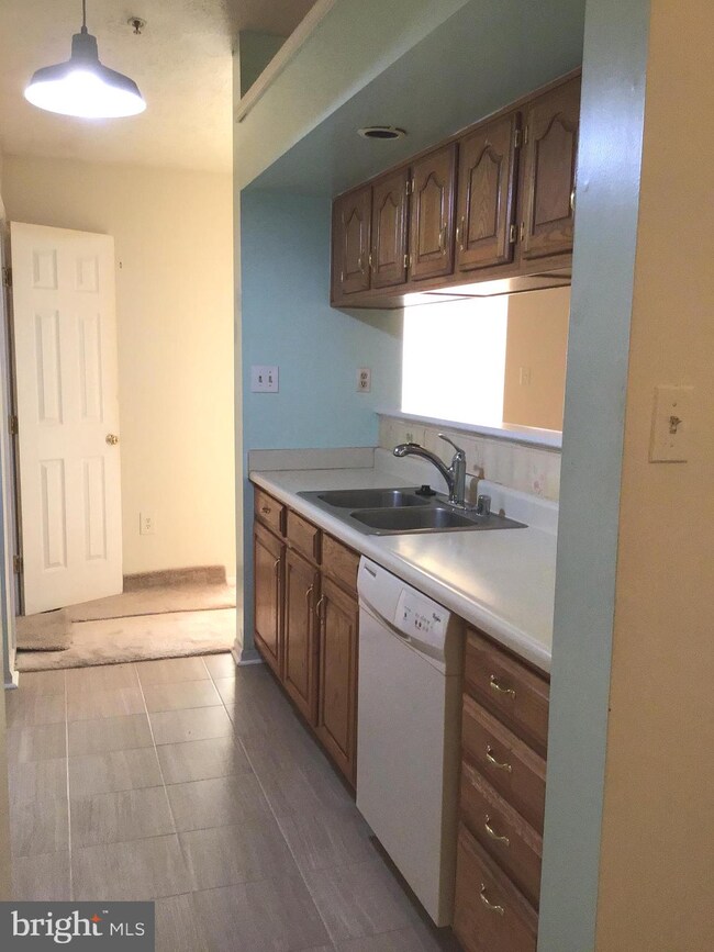 7686 Gladstone Rd unit 1, Windsor Mill, MD 21244 - photo 3