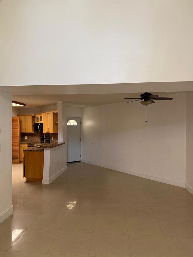 6276 NW 186th St unit 310, Hialeah, FL 33015 - photo 4