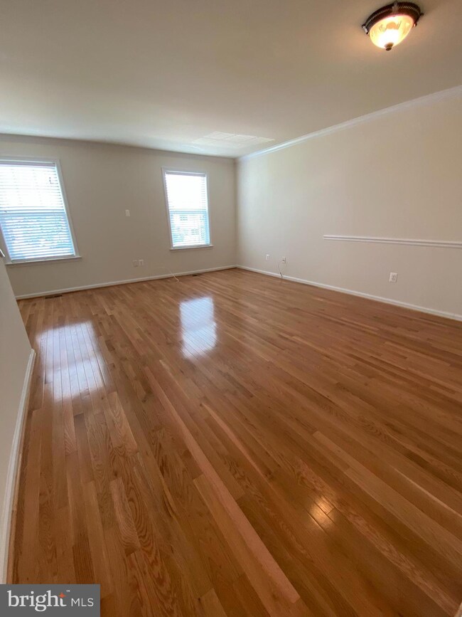 3079 Chinkapin Oak Ln unit 351, Woodbridge, VA 22191 - photo 2