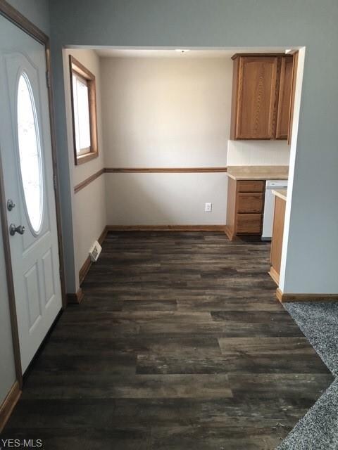 292 Gayle Dr, Sheffield Lake, OH 44054 - photo 3