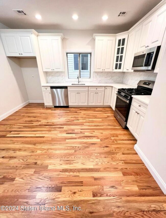 87 Coddington Ave unit 1, Staten Island, NY 10306 - photo 6