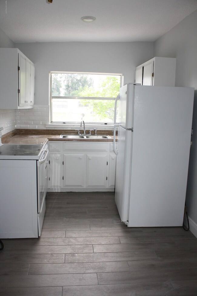 420 Prospect Ave, Cocoa, FL 32922 - photo 3