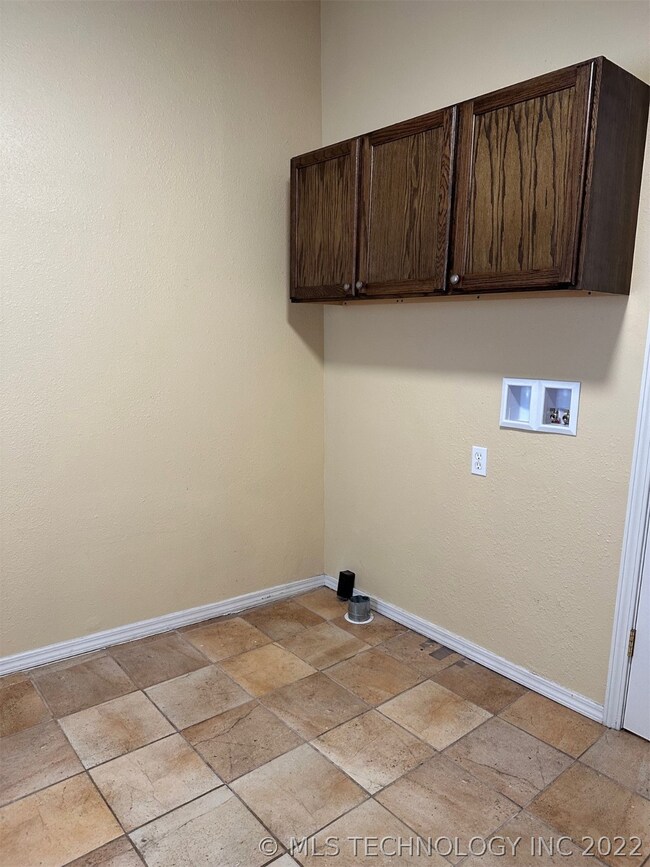 612 E Tahlequah Ave, Sulphur, OK 73086 - photo 6