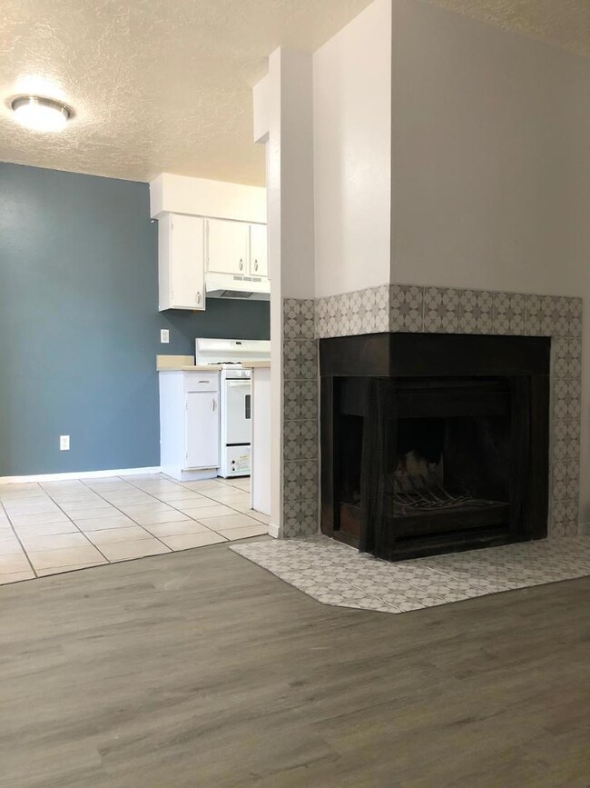 1322 San Pedro Dr SE unit D, Albuquerque, NM 87108 - photo 3