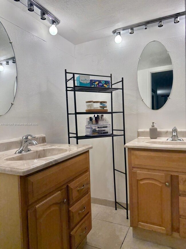 1670 NE 191st St unit 1153, Miami, FL 33179 - photo 6