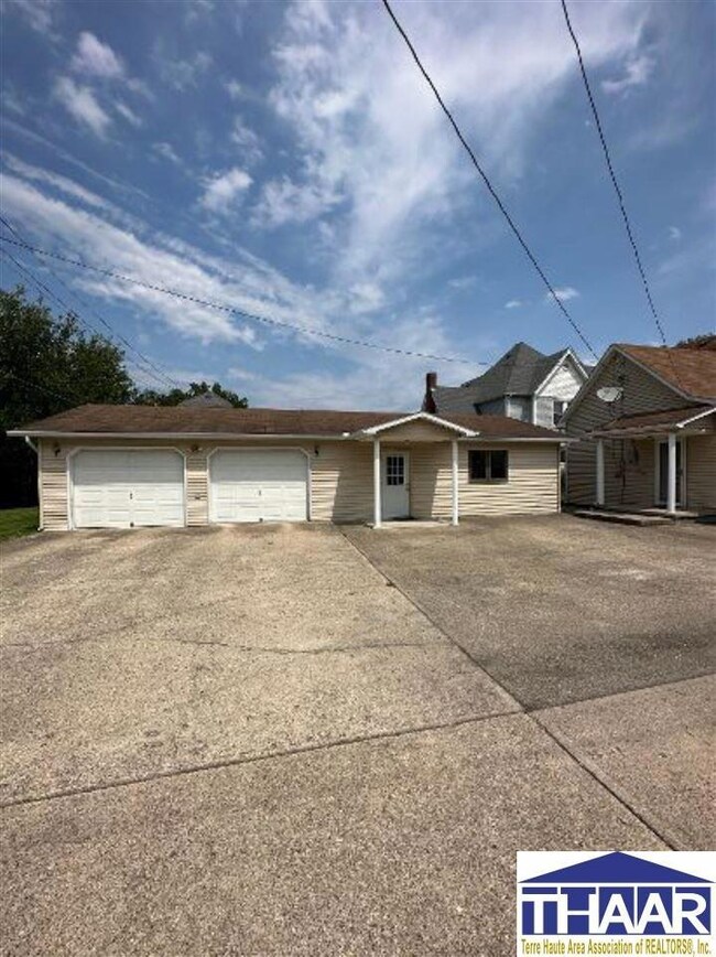 560 N Main St, Linton, IN 47441 - photo 2