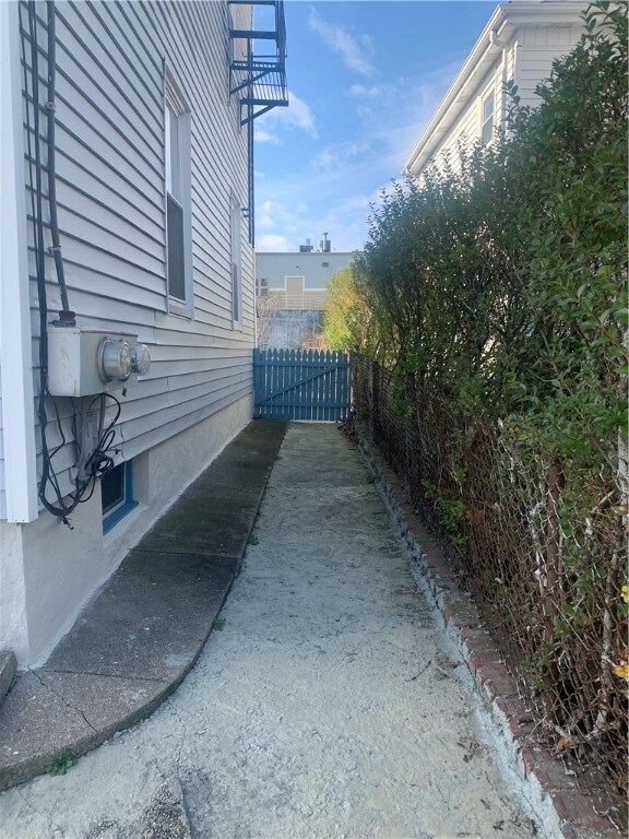 33 Buffum St, Pawtucket, RI 02860 - photo 3