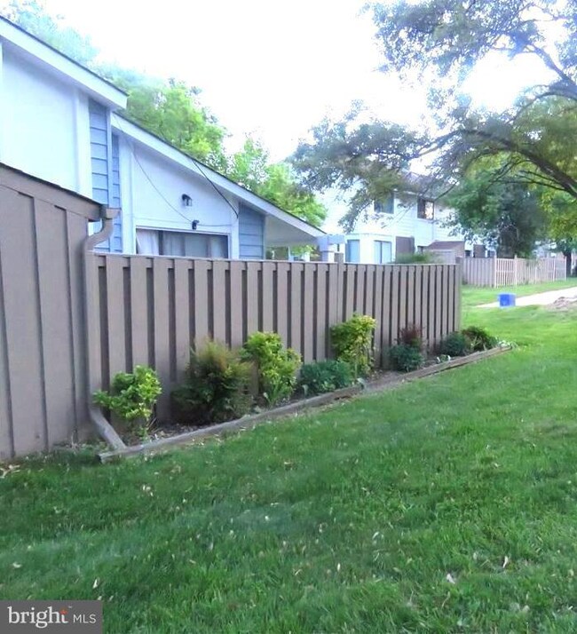 18523 Bay Leaf Way, Germantown, MD 20874 - photo 2