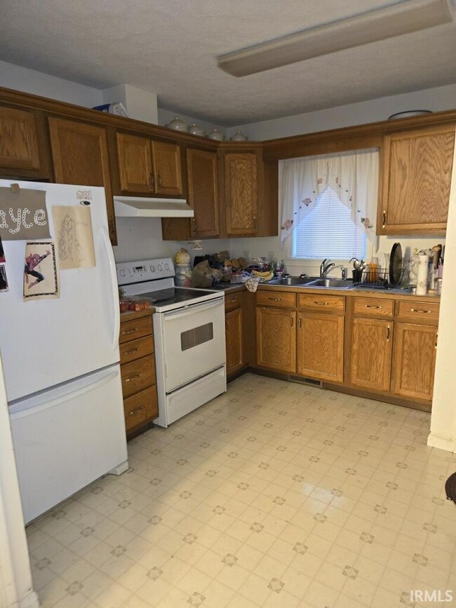 553 & 555 May St unit 2, Peru, IN 46970 - photo 4