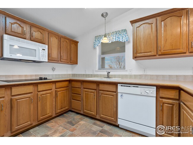 Lots of cupboard and counter space to cook up your favorite dishes