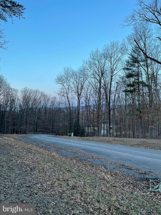 23 Twin Lakes Dr, Berkeley Springs, WV 25411 - photo 4