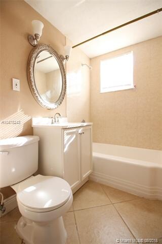 Unit E1 - Bathroom