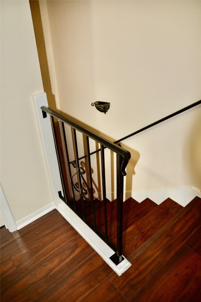 7015 Oak Bough Dr, Houston, TX 77088 - photo 5