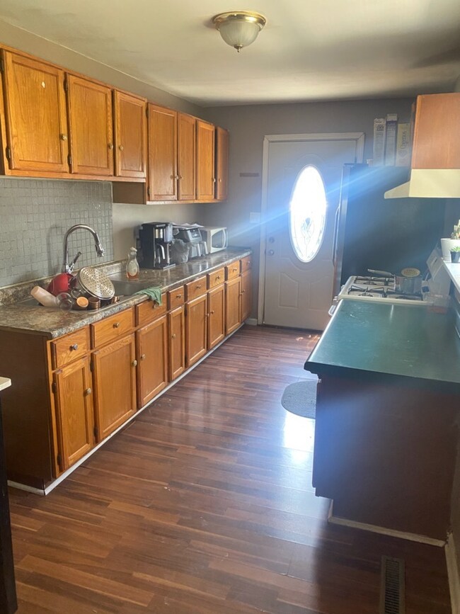 77 Wren Rd, Carpentersville, IL 60110 - photo 7