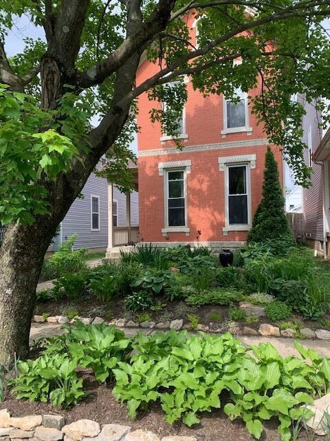 191 N. 21st Front yard