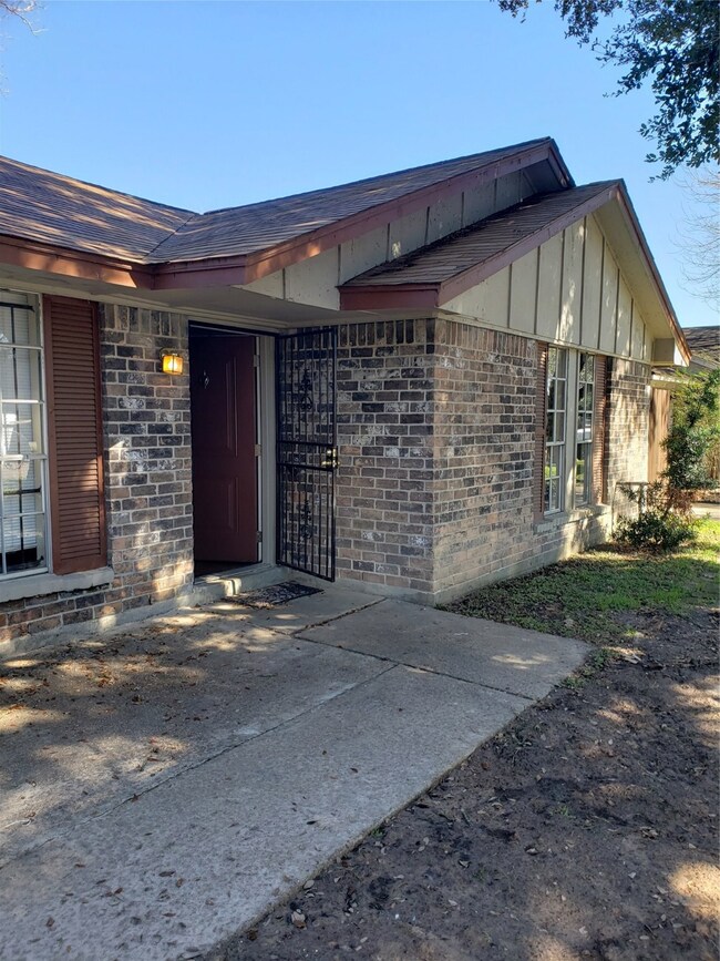 838 Marcolin St, Houston, TX 77088 - photo 3