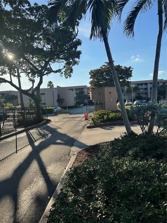 Country Lane Condominiums unit 232, Hialeah, FL 33015 - photo 4