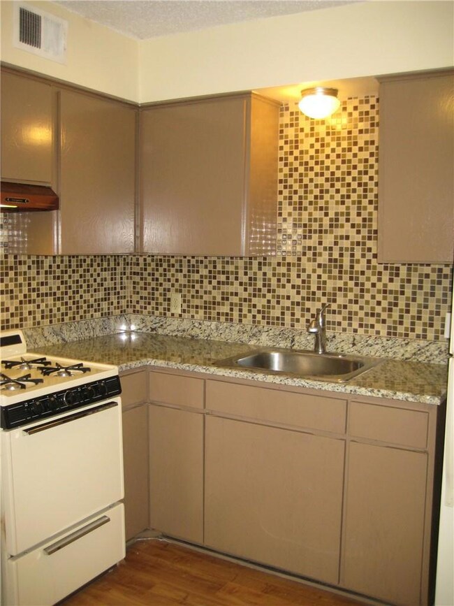 2800 Swisher St unit 217, Austin, TX 78705 - photo 5