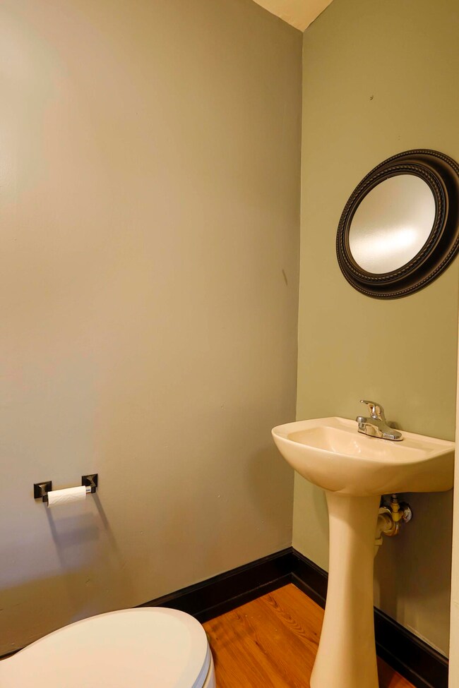 16_Main Fllor Bath2