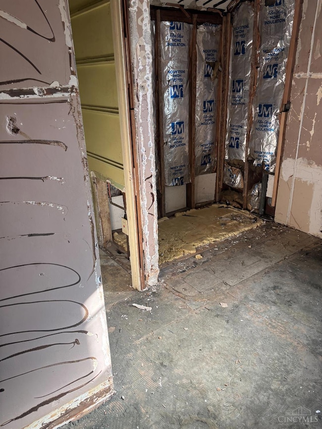 2327 Losantiville Ave, Cincinnati, OH 45237 - photo 5