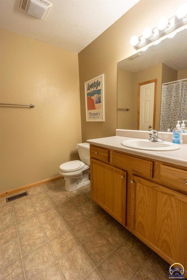 4432 SE Oakview Ln, Topeka, KS 66609 - photo 6
