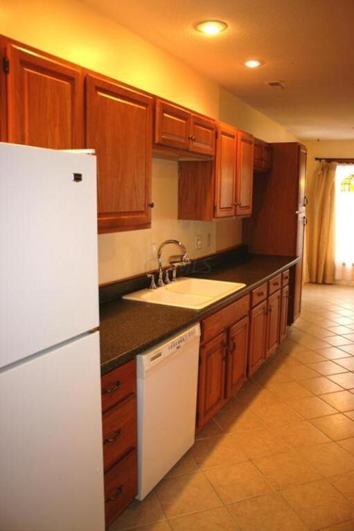 KITCHEN sink side