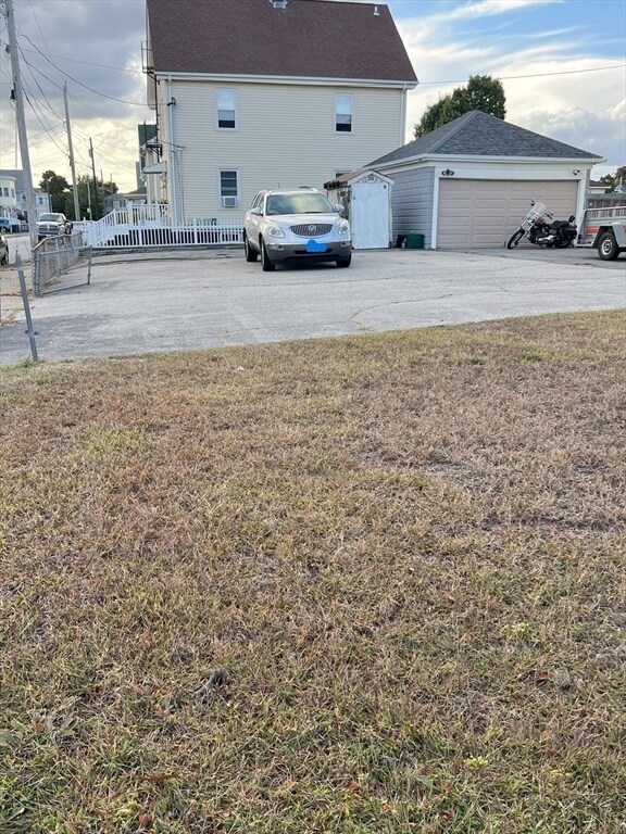 1464 Newport Ave, Pawtucket, RI 02861 - photo 4