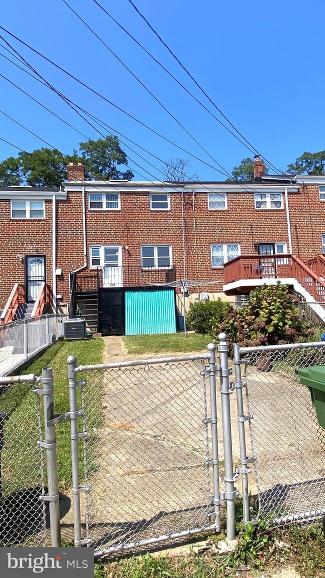641 S Wickham Rd, Baltimore, MD 21229 - photo 2